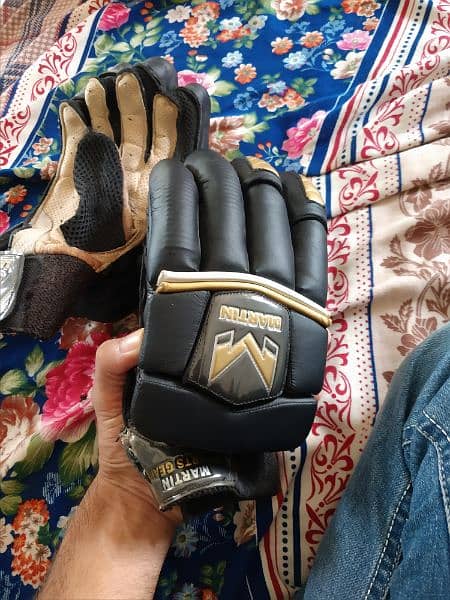 lefty gloves Jo chhaye inbox 2k per gloves 3