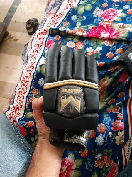 lefty gloves Jo chhaye inbox 2k per gloves 5