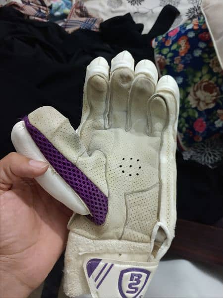 lefty gloves Jo chhaye inbox 2k per gloves 6