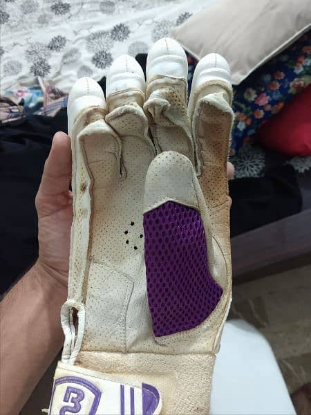 lefty gloves Jo chhaye inbox 2k per gloves 7