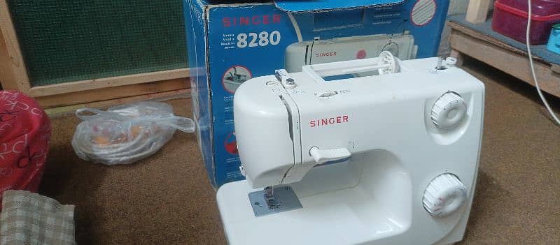 Singer sewing machine Model no. 8280 2