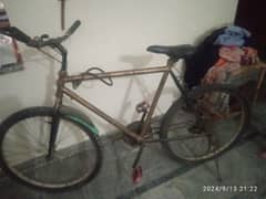 used bicycle.  golden paint ha es lia thori Gandi lag rahe ha