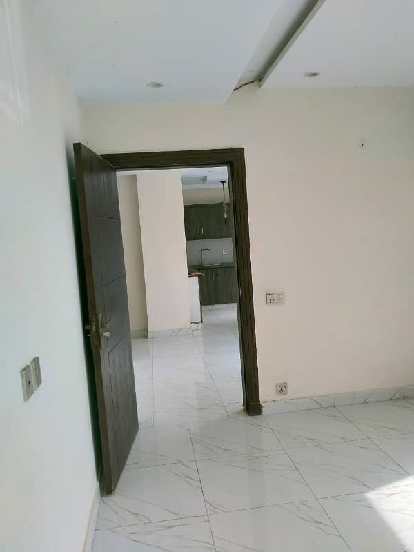 1 BED EXCELLENT NEW CONDITION GOOD CONDITION IDEAL LOCATION FLAT FOR RENT IN BAHRIA TOWN LAHORE 13