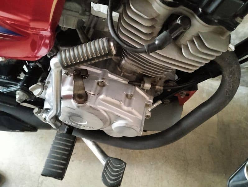 koi masla ni hai bike bikul okey hai engine fit hai 4