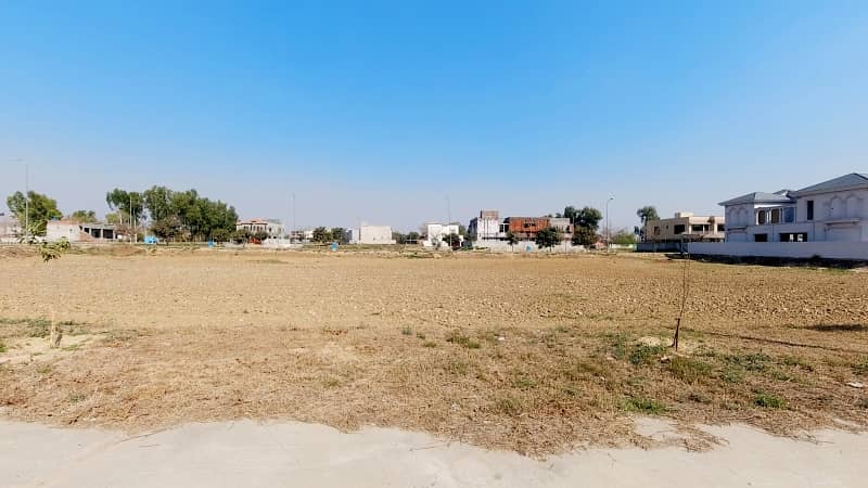 Urgent Sale 1 Kanal Plot M Block 4