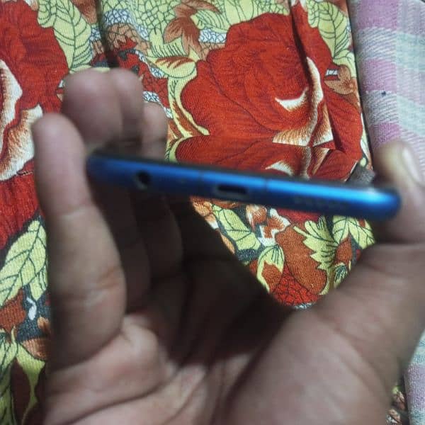 Huawie honor 8x 4/128 with orignal charger bck front camera me dust ha 1