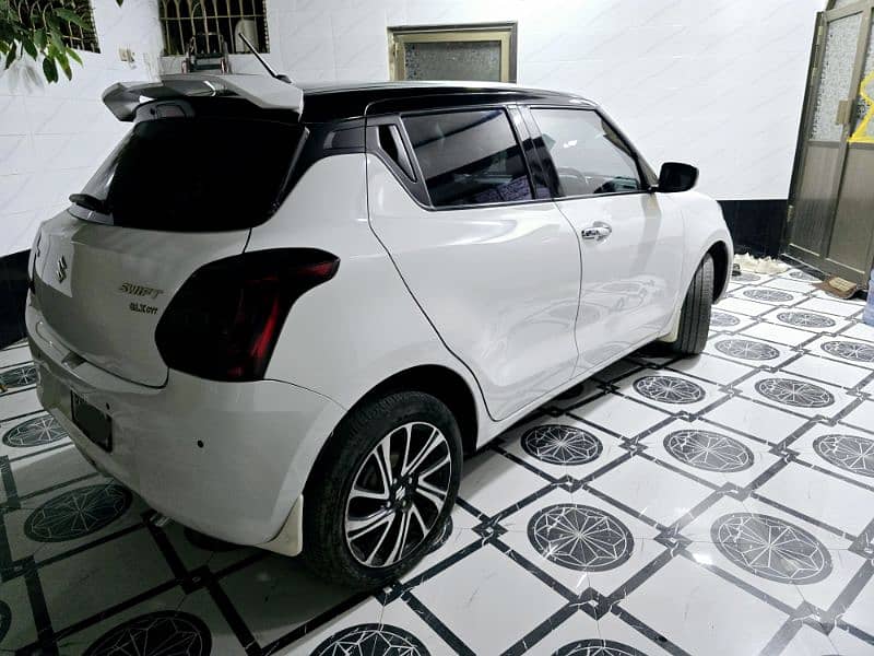 Suzuki Swift 2022 GLX CVT 4