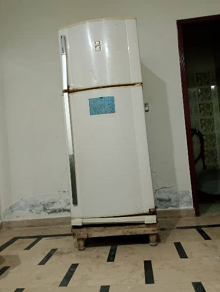 DAWLANCE LARGE FRIDGE BEST COOLING 4