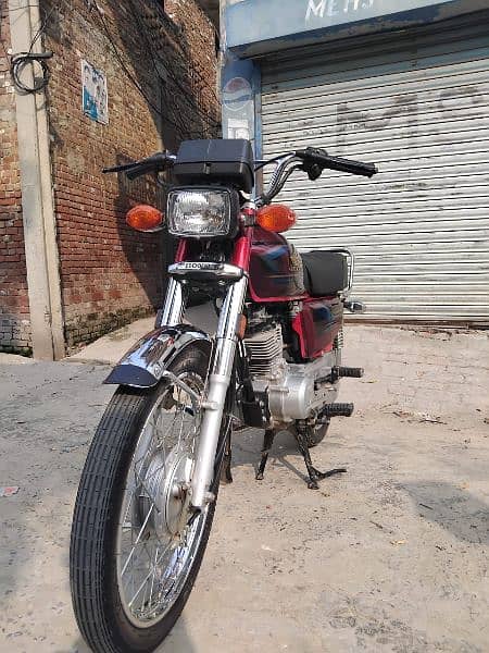 2023/24 model ha bilkul new bike ha 11000 km chli ha 3