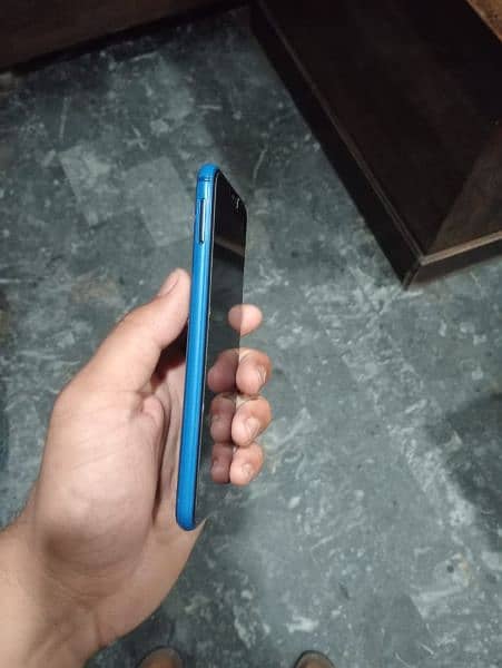 Huawei p 20 lite dual Sim 4gb ram 32 gb memory 2