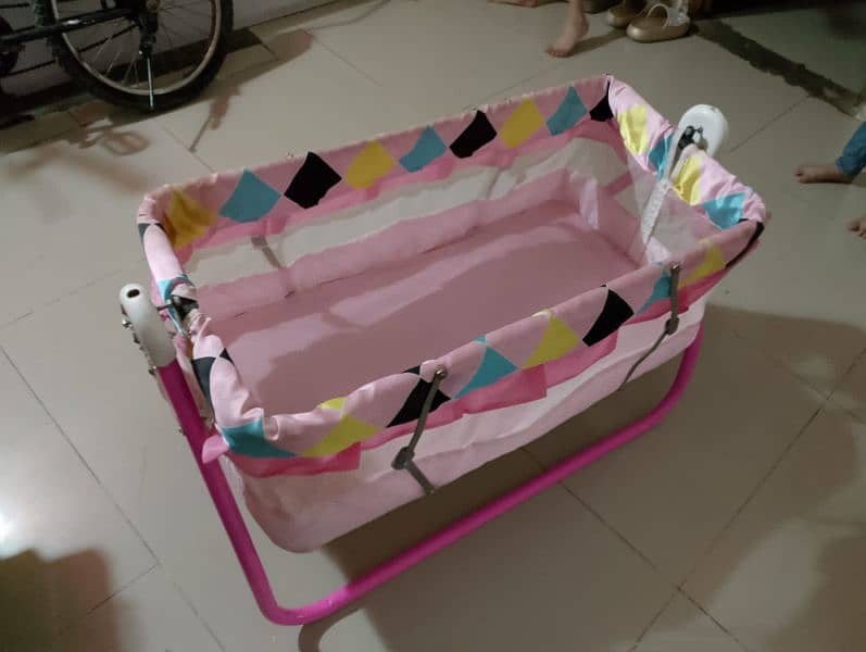 swing bed for babies in good condition and good material 0