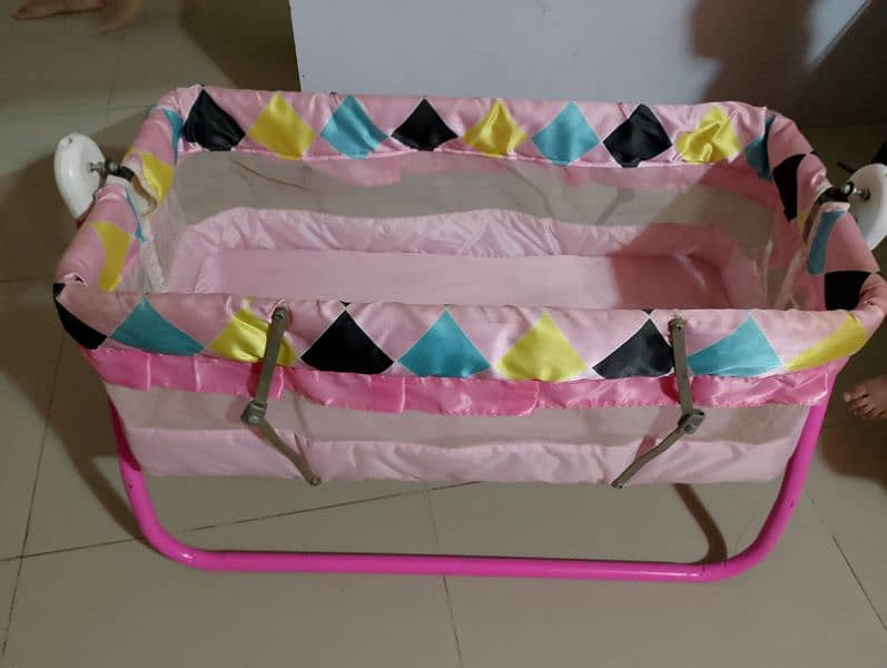 swing bed for babies in good condition and good material 1