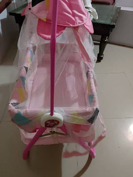 swing bed for babies in good condition and good material 5