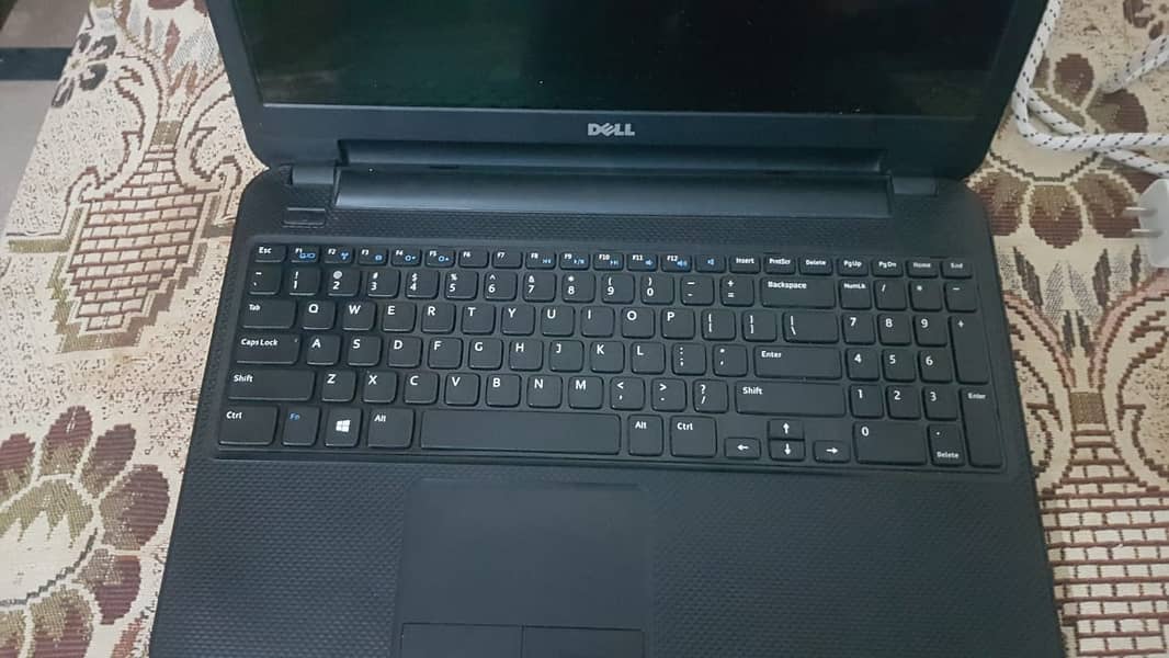 DELL i3 Laptop 5