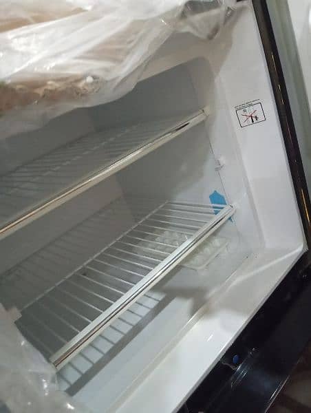 Dawlance fridge box pack 1 Day bi used ni ha 4