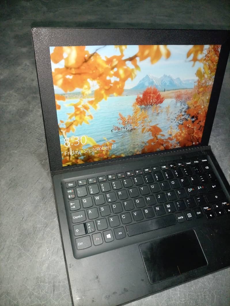 lenovo ideapad 4gb ram / 128gb ssd 3