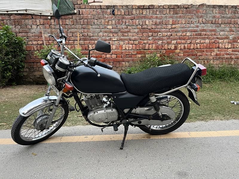 Suzuki GS 150 (self start) 5