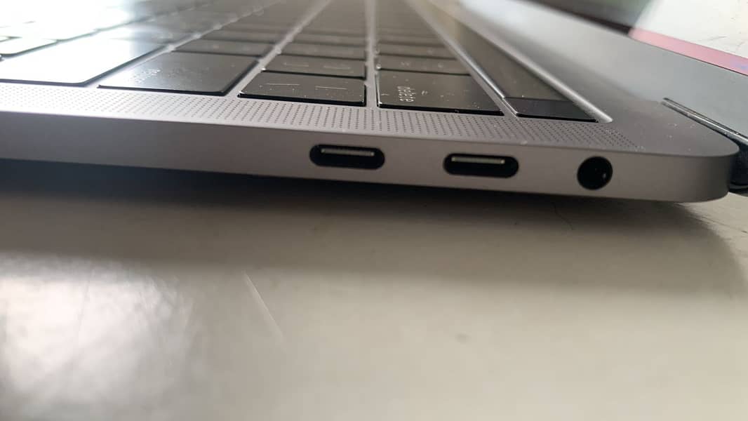 Macbook pro 13 inch 2019 8/256 5