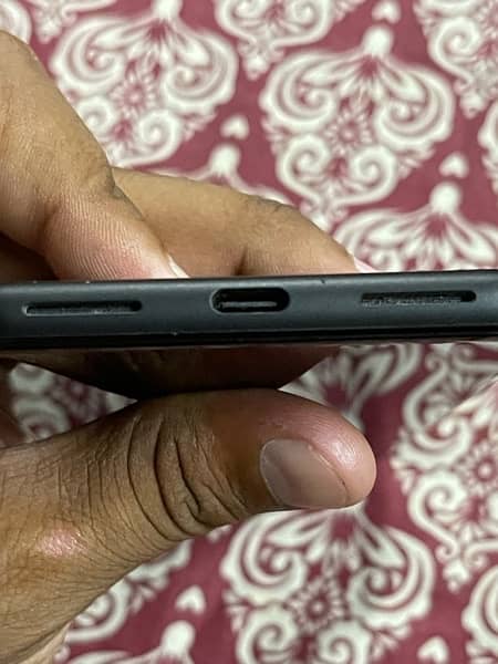 Google Pixel 4 xl minor scratches 3