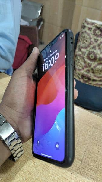 iphone 11 pro max 256gb PTA approve 4