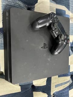 PLAY STATION 4 Slim