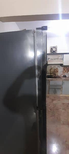 Gree Refrigerator Model GR-8768G 3