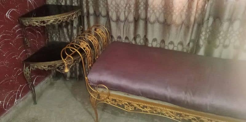 IRON SOFA 3 SEATER COPPER GOLDEN EXCELLENT CONDITION 2