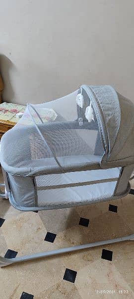 AUTOMATIC ELECTRIC BABY SWING (0-24M) UNUSED 0