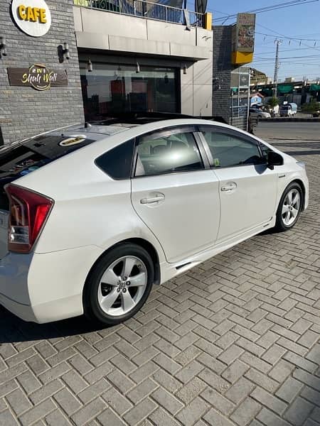 Toyota Prius 2011 4