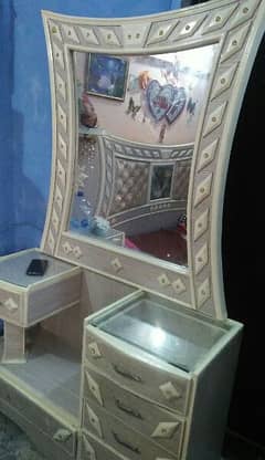 argent sale dressing table wooden  Good condition 3193101690