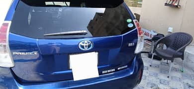 Toyota Prius Alpha 2014