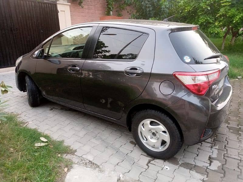 Toyota Vitz 2019 bumper to bumper original paint garanted 7