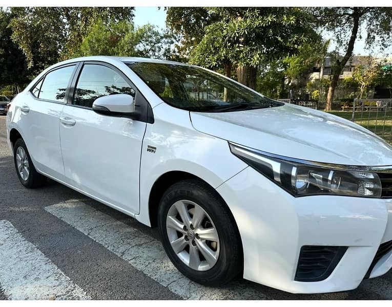 Toyota Corolla Altis 2015 1