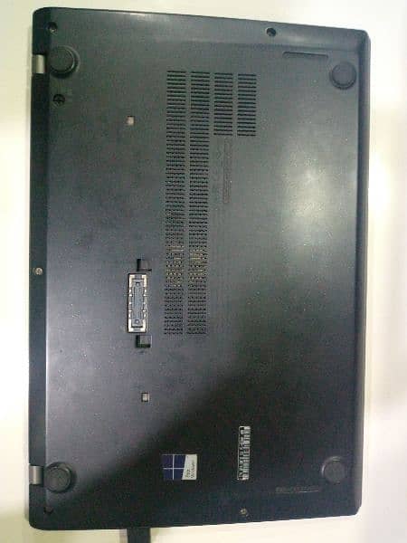 selling for Lenovo Thinkpad laptop T460s in good condition 2