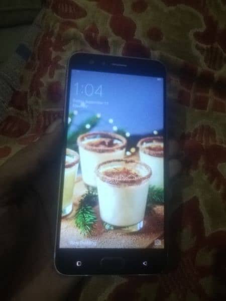 OPPO F5. urgent sale. acha mobile Hai. 4.64 0