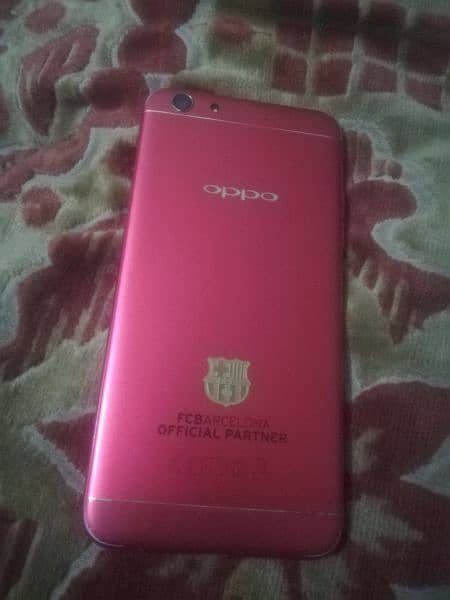 OPPO F5. urgent sale. acha mobile Hai. 4.64 1