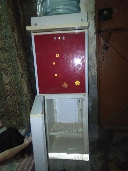 used water dispensr for sel good condition 0