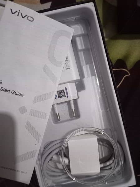 Vivo v30e box open 1