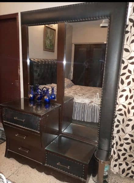 king size bed with 2 side tables 4 door big cupboard dressing table 2