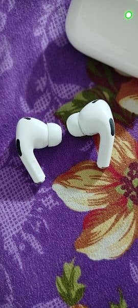 Airpods pro 2nd generation. 6