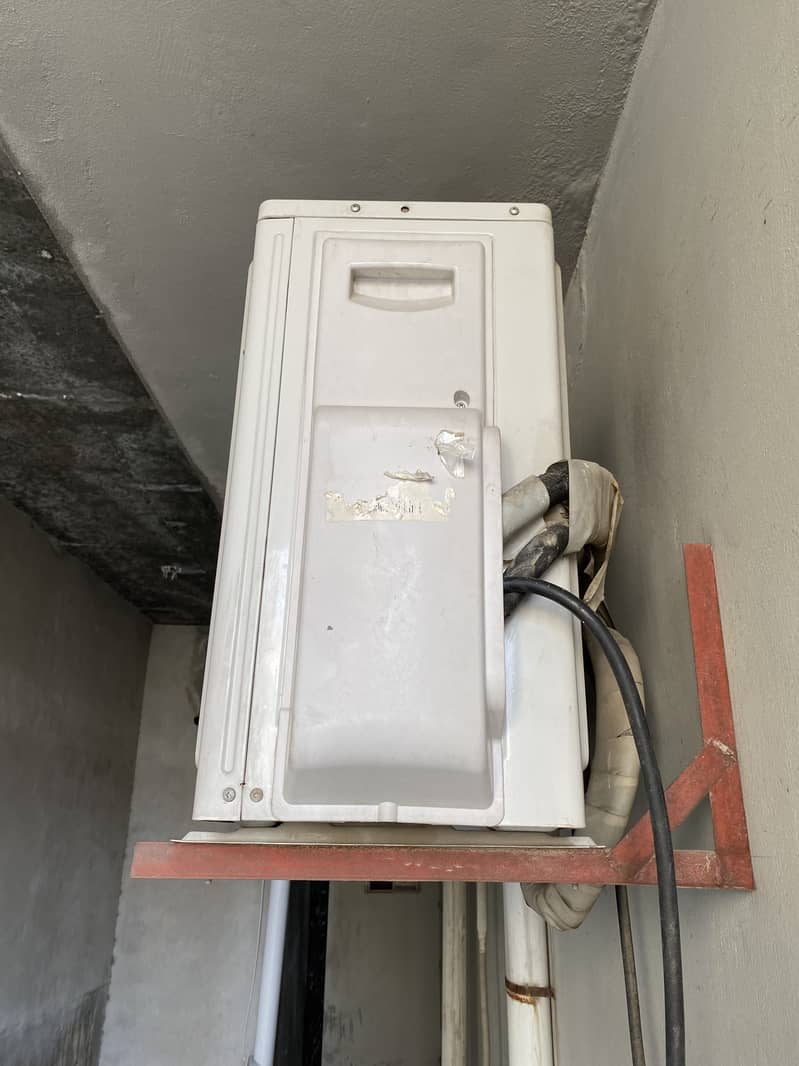 1.5 Ton Haier Split DC Inverter 3