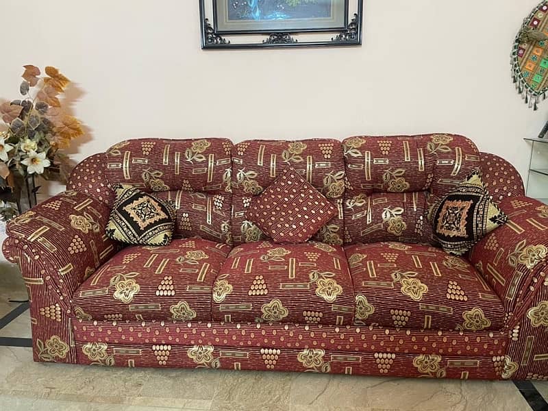 full sofa set 10/10 condition price negotiable 1