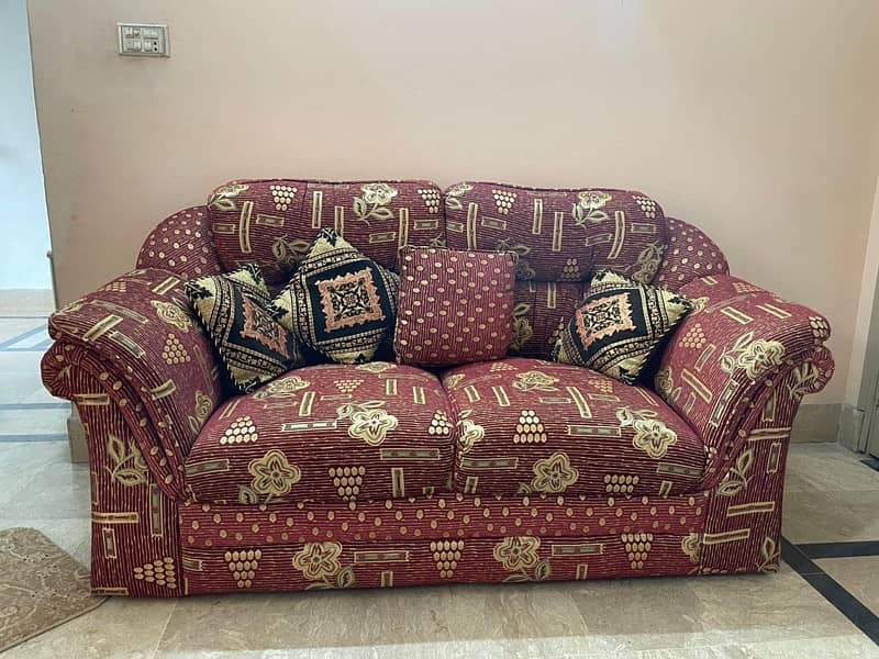 full sofa set 10/10 condition price negotiable 4