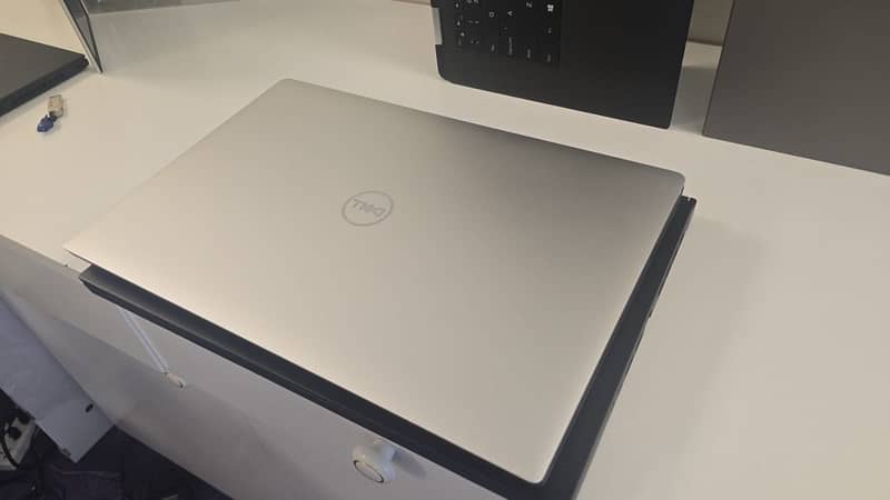 Dell precision 5540 corei9 9th gen 1