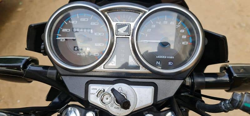 Honda CB 150F 22 model 23 register low Milage bike Urgent Sale 7