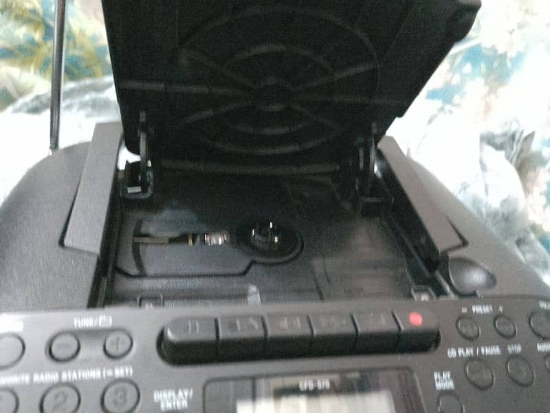 Sony cfd_s70 compact CD player cast player FM am radio and aux 3