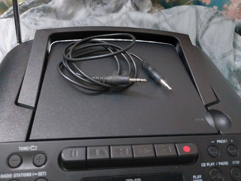 Sony cfd_s70 compact CD player cast player FM am radio and aux 4