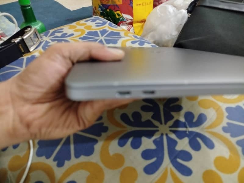 MacBook Pro 2019 Intel i7 16/512 4gb gpu 1