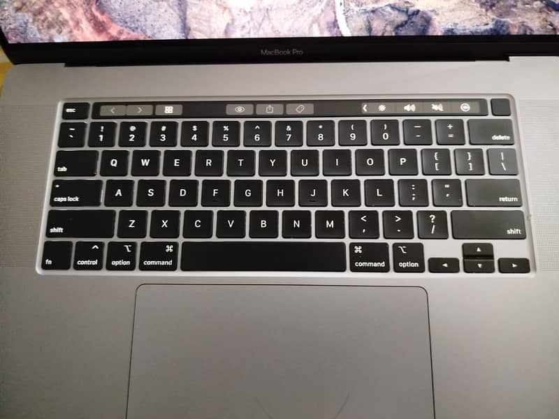 MacBook Pro 2019 Intel i7 16/512 4gb gpu 2