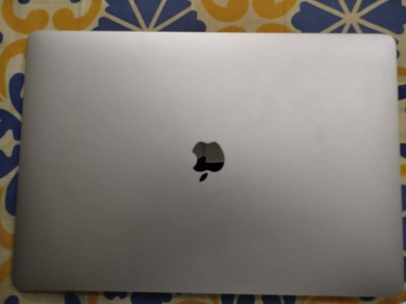 MacBook Pro 2019 Intel i7 16/512 4gb gpu 7